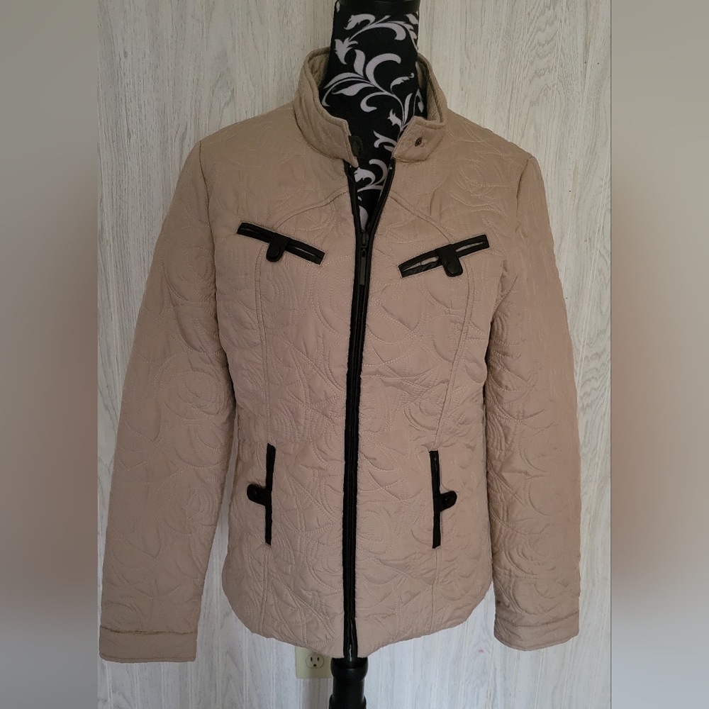 Women's. B.Moss Size M Quilted Beige/Tan Jacket Zip-Up 4 Pocket Snap Closures
